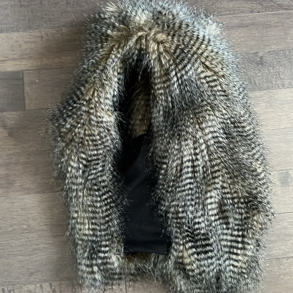 Faux fur vest - Picture 2 of 2